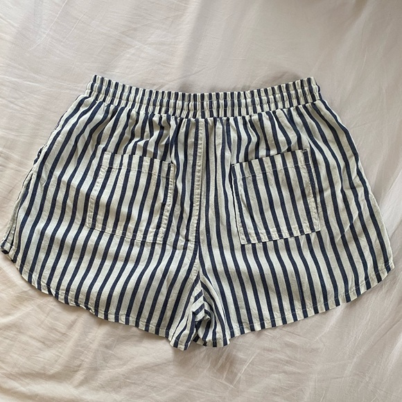 ✨LAST CHANCE✨ UNIVERSAL THREAD Shorts S - Picture 2 of 8